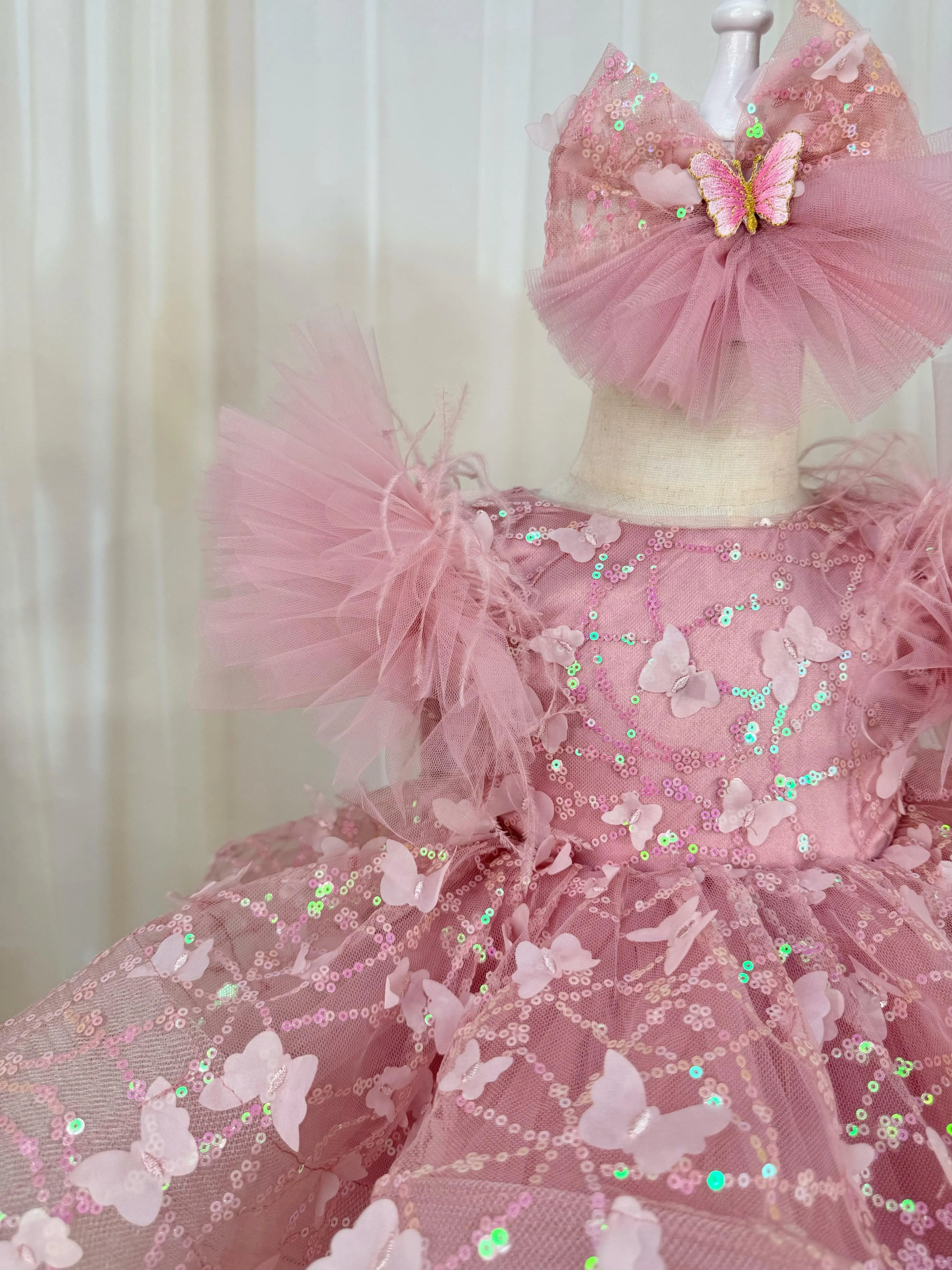 Fashionable and elegant feather bow fluffy stage performance girl dress
